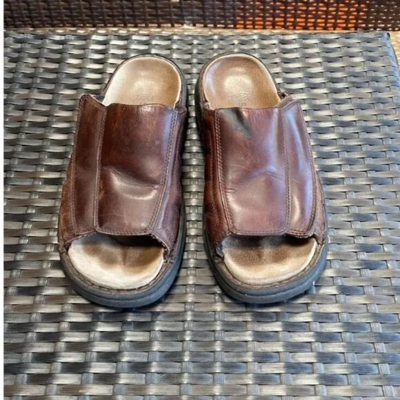 Vintage Y2K, sketchers sandals
