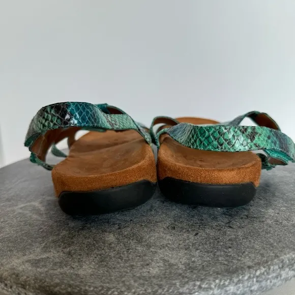 Vionic Amber Teal Snakeskin Sandals Jeweled Beads 8