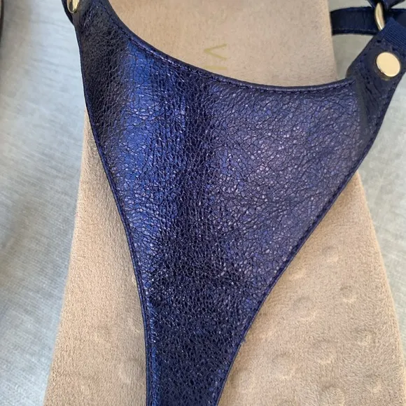 Vionic Kirra Metallic Blue Leather Triangular Strap Thong Sandals