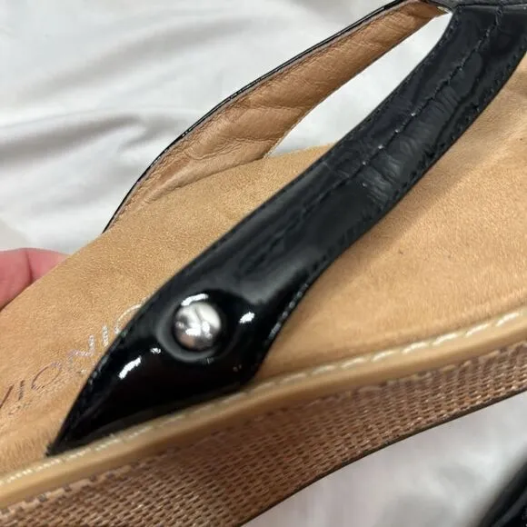 Vionic Orthaheel ‘Grenada’ Black Patent Leather Wedge Sandals. Size 7.