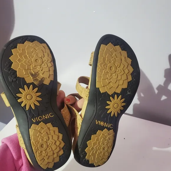 Vionic orthopedic amber cork tan sandals size 8