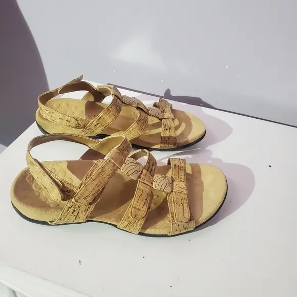 Vionic orthopedic amber cork tan sandals size 8