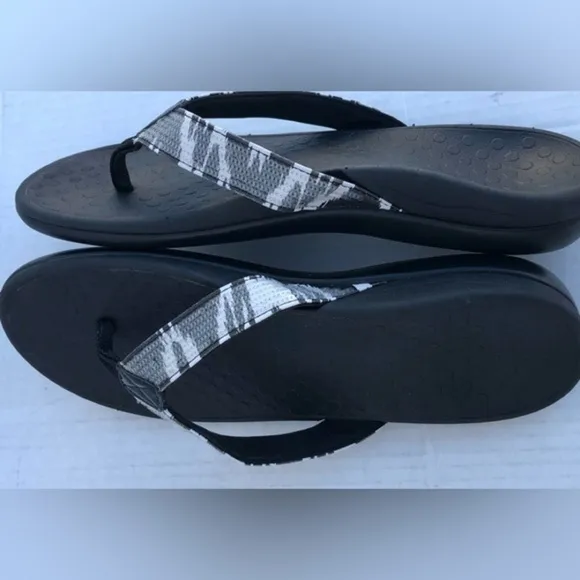 Vionic tide ll sequins sandals