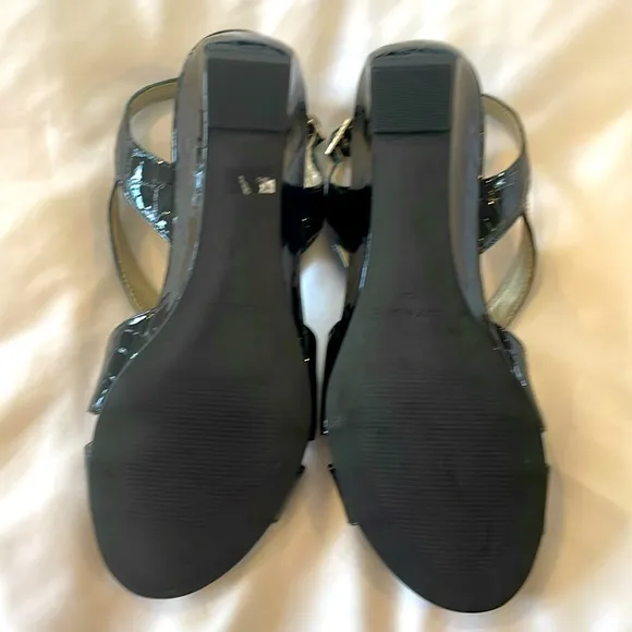 Walking Cradles Black Strappy Sandals. NEW