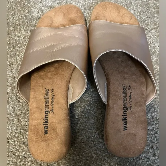 Walking Cradles Cam Soft Leather Sandals in Rose Gold size 9M