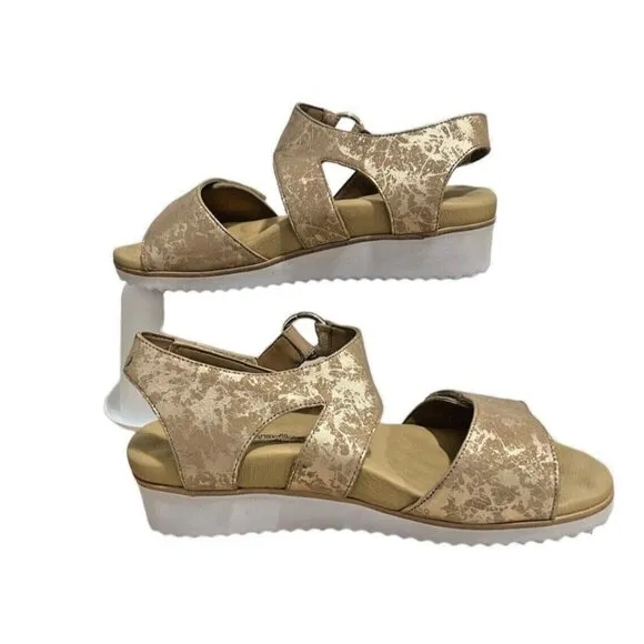 Walking Cradles  Women's Taupe Metallic Huntley Sandals Size 10 WW