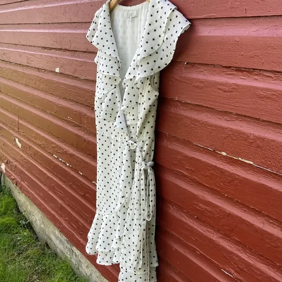 WAYF Black &amp; White Star Print Ruffle Sleeveless Mini Wrap Dress Women's Size M