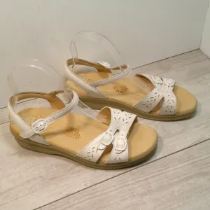 Womans SAS Duo Buckle White Leather Sandal Size 8 WW Double Wide