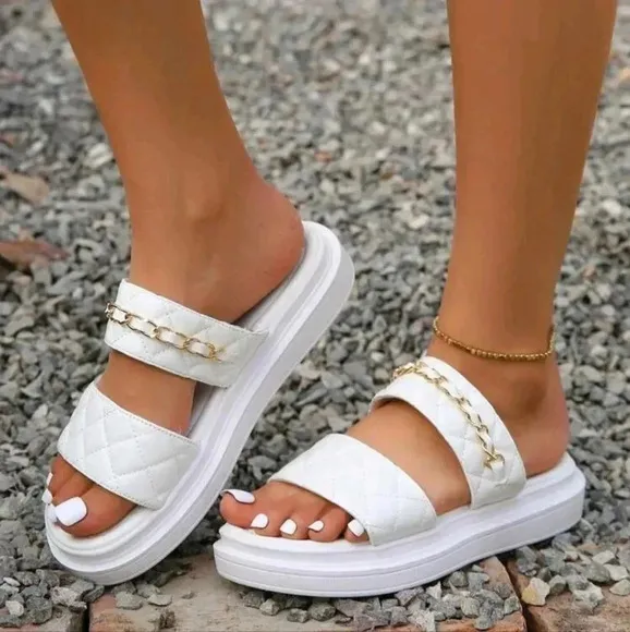 Women Quilted Chain Decor Flat Sandals, Fashion White Slide Sandals