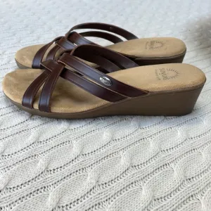 Women's 9W Sunjuns G.H. Bass &amp; Co Brown Sandals Sheila 2” wedge heel leather