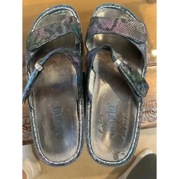 Women’s Alegria Snake Print Sandals. Size 10