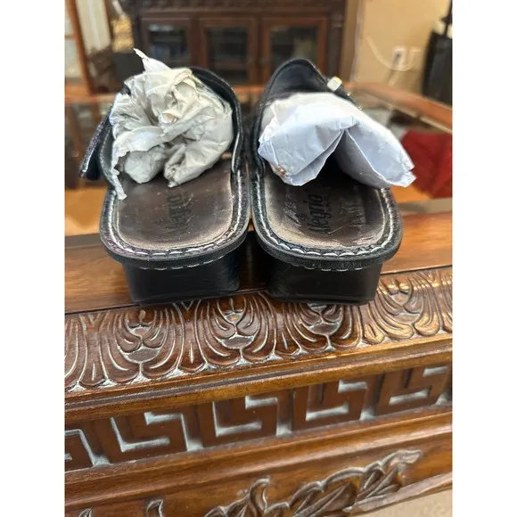 Women’s Alegria Snake Print Sandals. Size 10