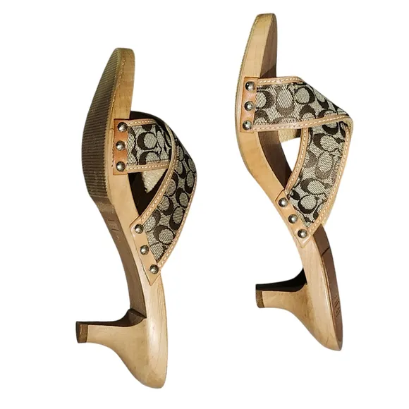 Women's Coach Sandals Size 6 Beige Brown