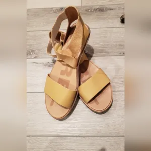 womens sandals size 11 Sorel slip on
