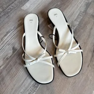 ZARA STRAPPY LEATHER SANDALS WITH BOW - SIZE 10 or 41 - BRAND NEW WITH TAG